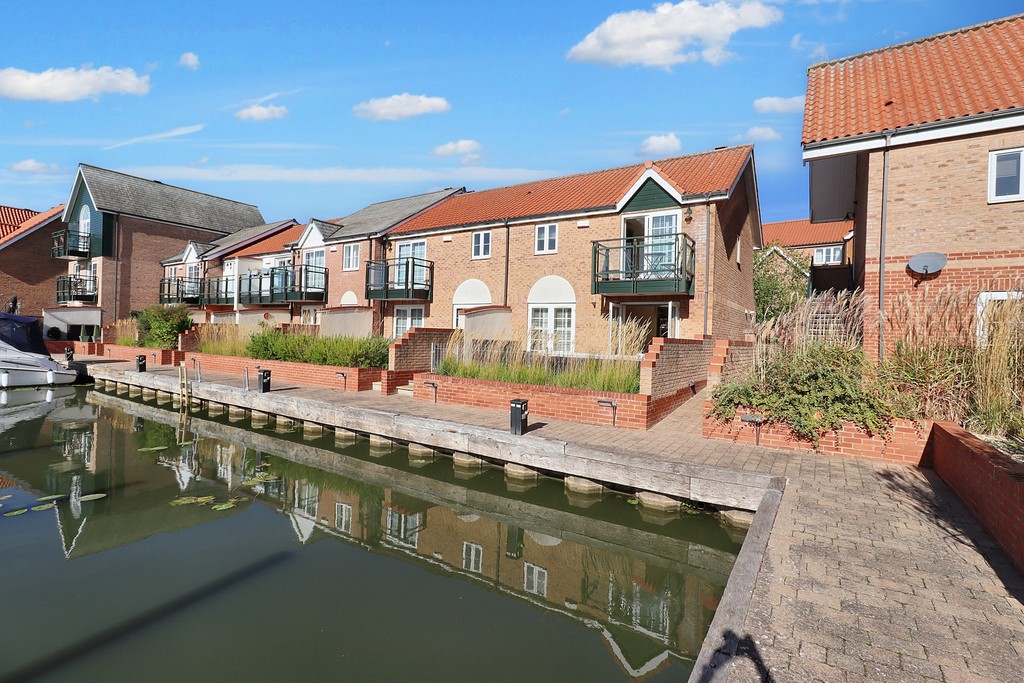 Ellisons Quay, Burton Waters - Alasdair Morrison & Mundys